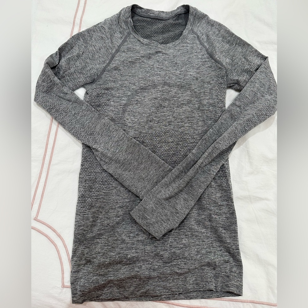 LULU swiftly. size 2 great condition